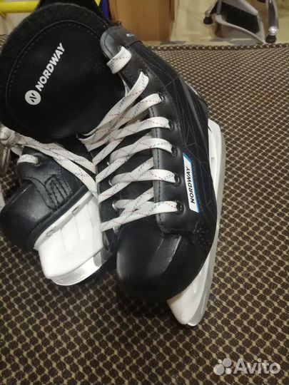 Коньки хоккейные 35р