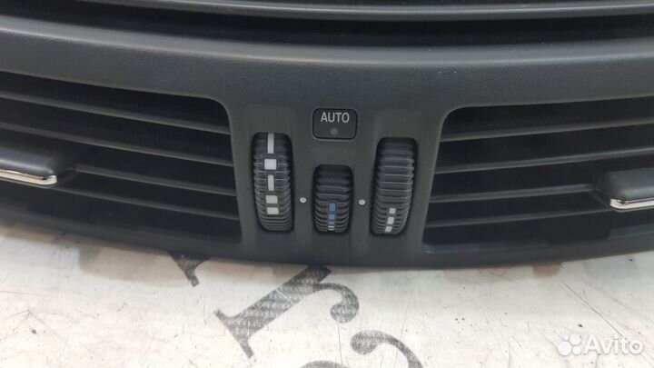 Центральный воздушный дефлектор Mercedes-Benz W220