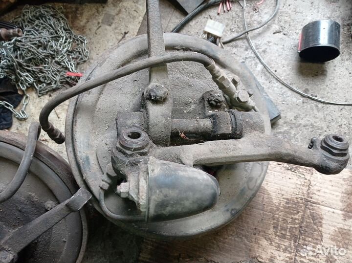 Поворотные кулаки Волга Газ-24