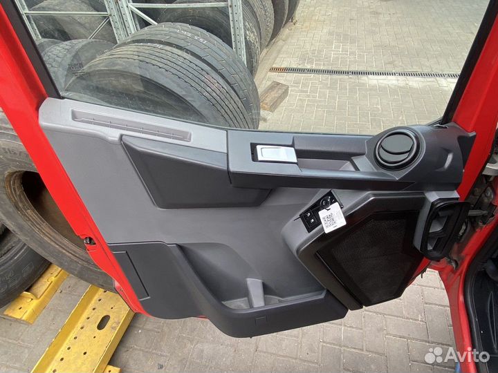 Дверь передняя левая Renault T