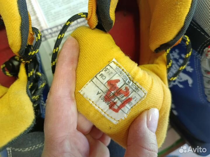 Лыжи, палки и ботинки