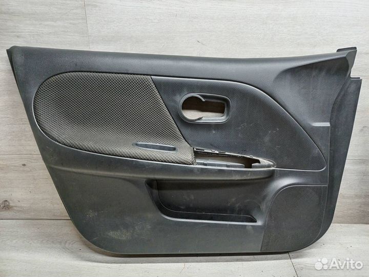 Обшивка двери пл Nissan Note E11