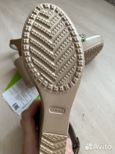 Crocs босоножки женские 35