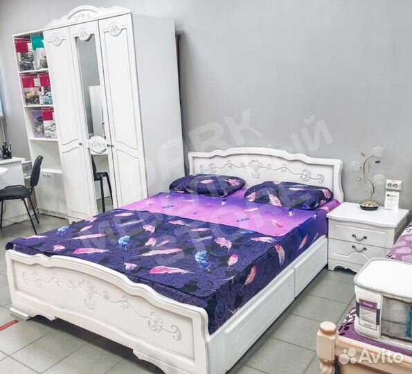 Спальный гарнитур