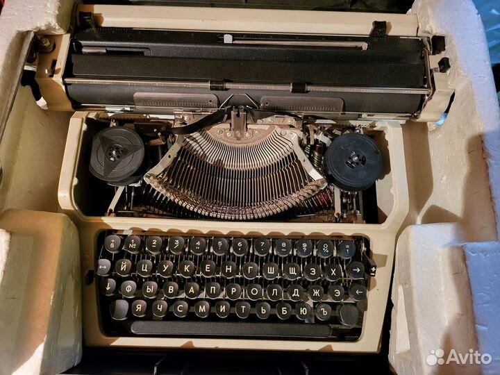 Печатная пишущая машинка