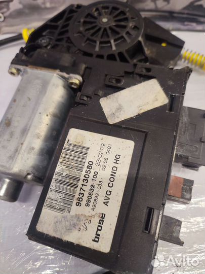 Стеклоподъёмник передний левый Peugeot 307