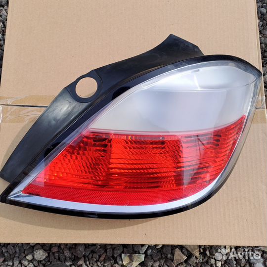 Фонарь задний правый Opel Astra H оригинал