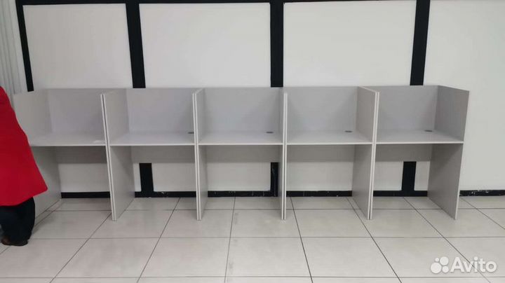 Остекленная витрина и мебель для магазина