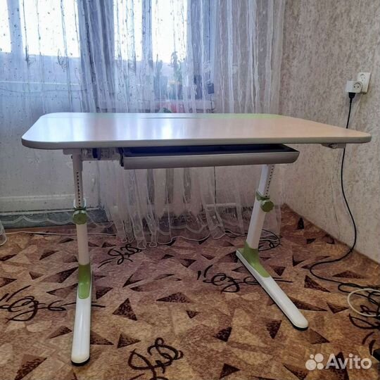 Растущая парта стол