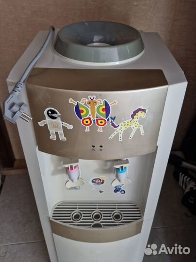 Продаётся кулер напольный в хорошем состоянии