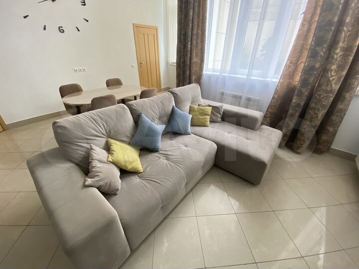 2-к. квартира, 70 м², 1/18 эт.