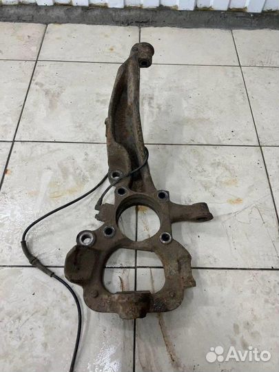 Кулак передний левый Range Rover Sport 05-09 L320