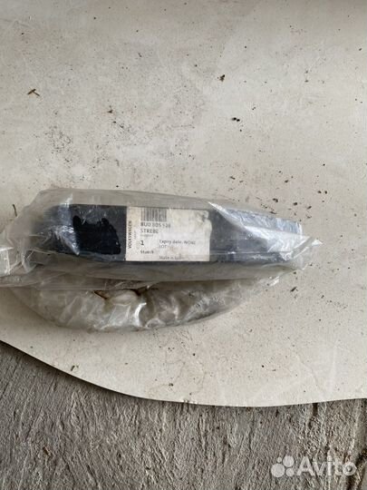 Кранштейн бампера правый новый для audi Q3