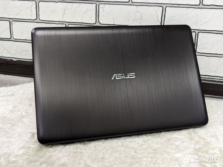 Asus / i3-7020U /MX110 /8GB DDR4 /SSD /FullHD