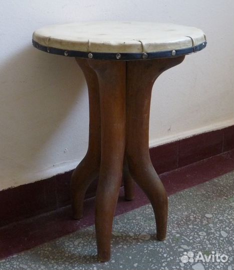 Табурет-подставка на корнеообрзных ножках