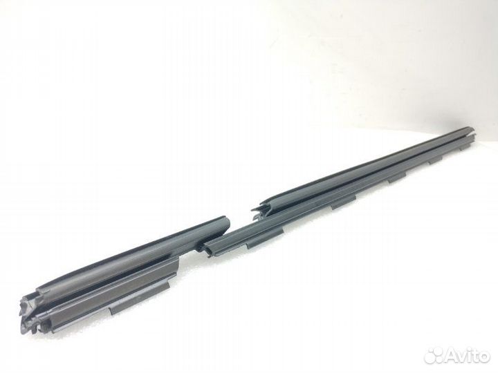 Уплотнитель стекла двери задний правый
