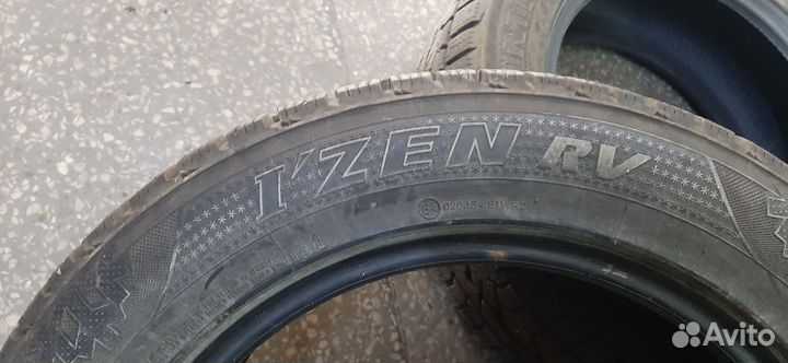 Kumho I'Zen RV Asymmetric 235/55 R17 99H