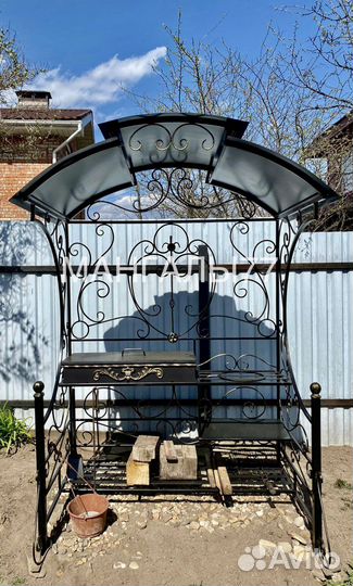 Мангал с крышей