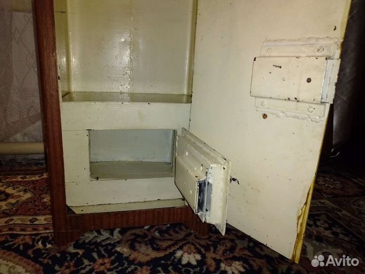 Сейф советский пароходный, несгораемый