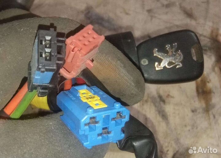 Замок зажигания с колонкой Peugeot 206 2001