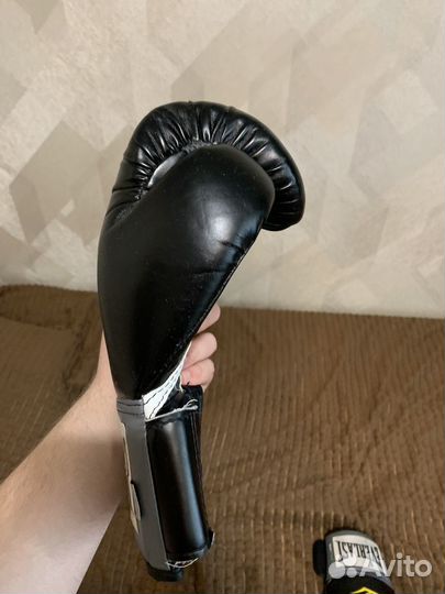 Боксерские перчатки 12 oz