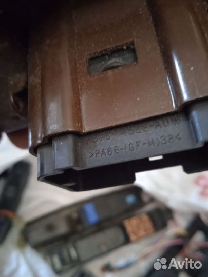 Кнопка стеклоподъёмника Lincoln Town Car 3