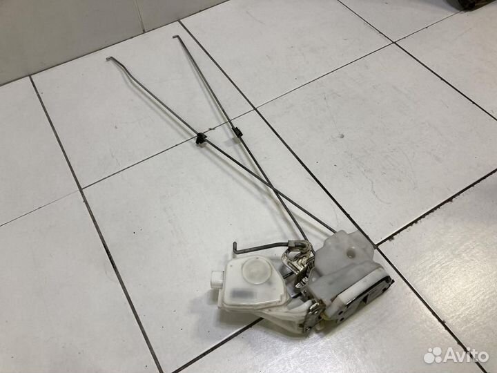 Замок двери задней левой Mitsubishi Pajero 4 V93W