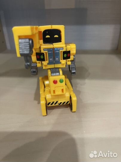 Буква-робот Ё