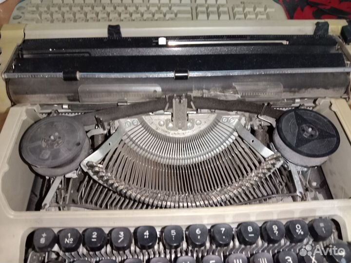 Печатная пишущая машинка на запчасти