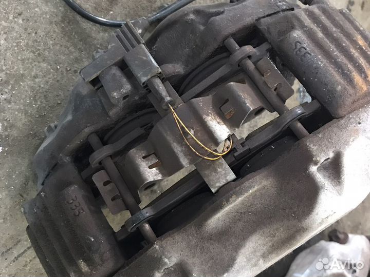 Суппорт передний на мерседес w221