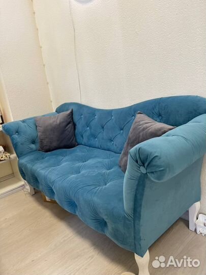 Велюровый диван