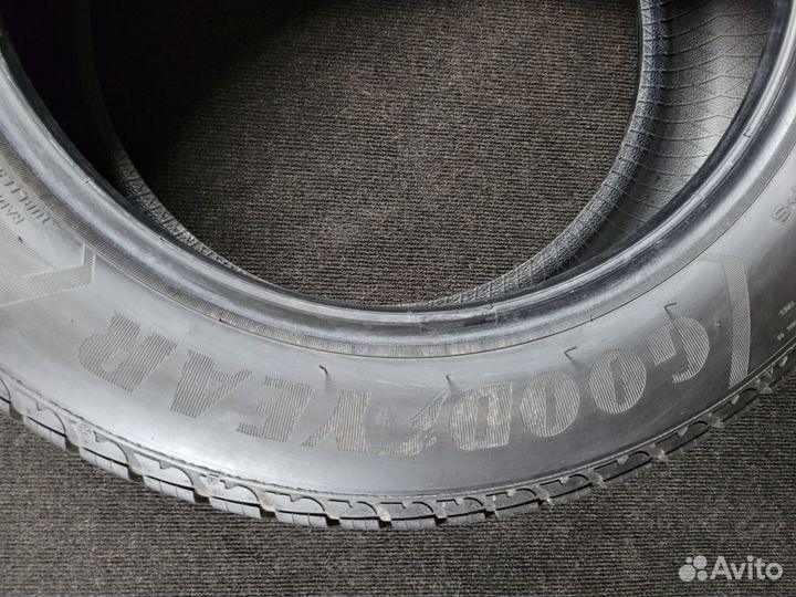 Goodyear UltraGrip 8 225/55 R17