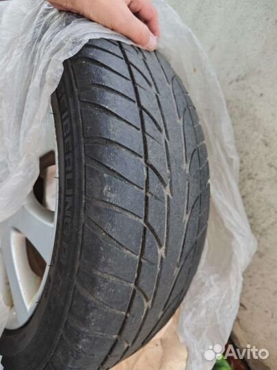 Продам 4 диска с резиной на авто Ниссан