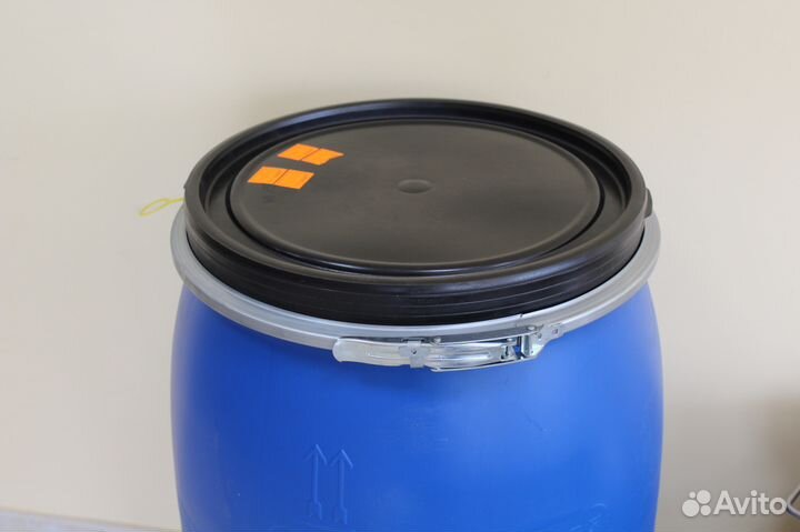 Бочка пластиковая 127л (евробарабан) на хомуте