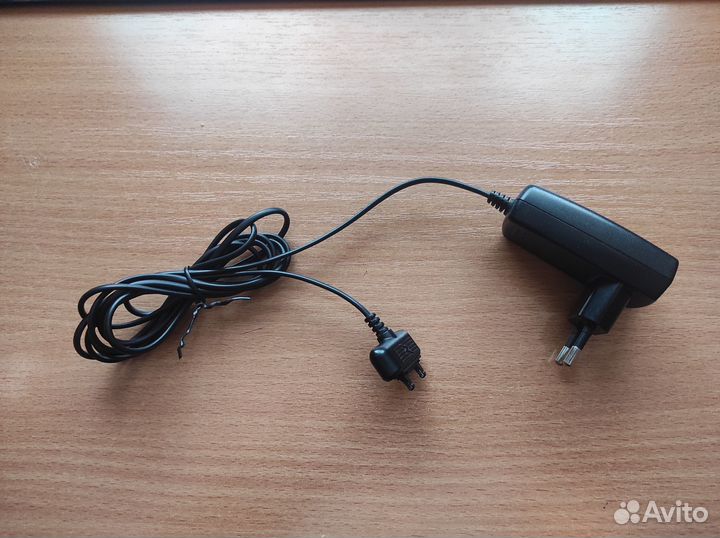 Зарядное устройство Sony Ericsson CST-60