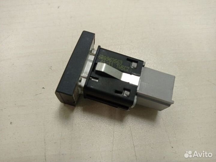 Кнопка обогрева сидений левая Volkswagen Polo cfna