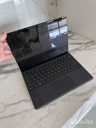 Microsoft surface SQ2