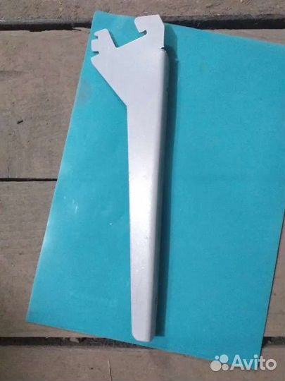 Крепление для полок и стеллажей