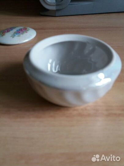 Старинная пудренница