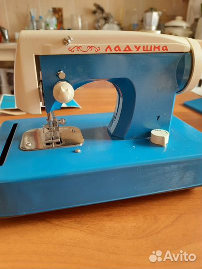 Детская швейная машинка