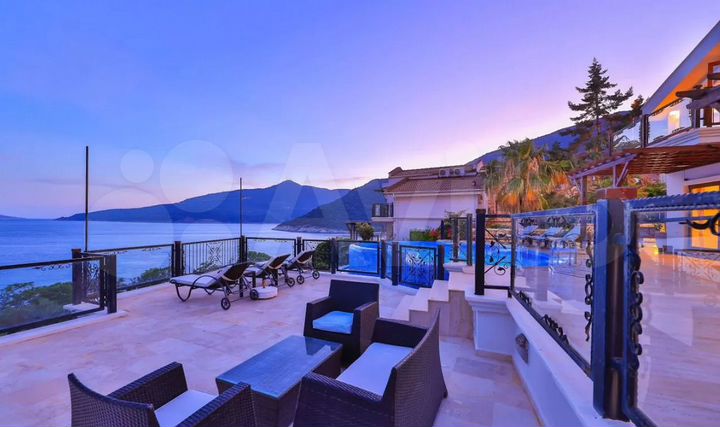 Дом 200 м² на участке 9 сот.