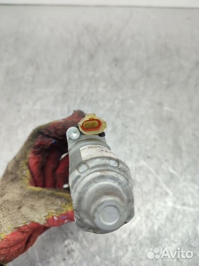 Моторчик стеклоподъемника правый Kia Cerato