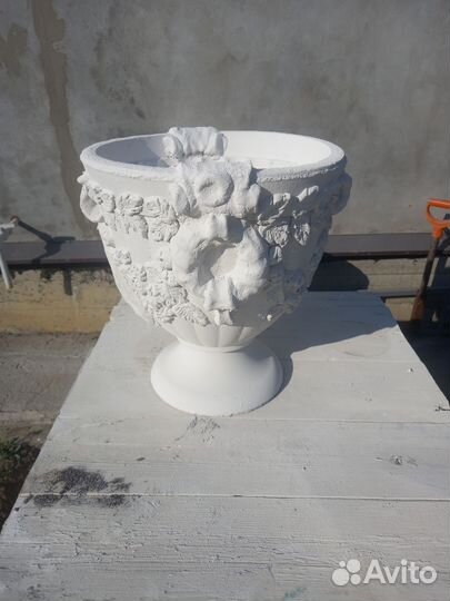 Вазон уличный, садовый из бетона