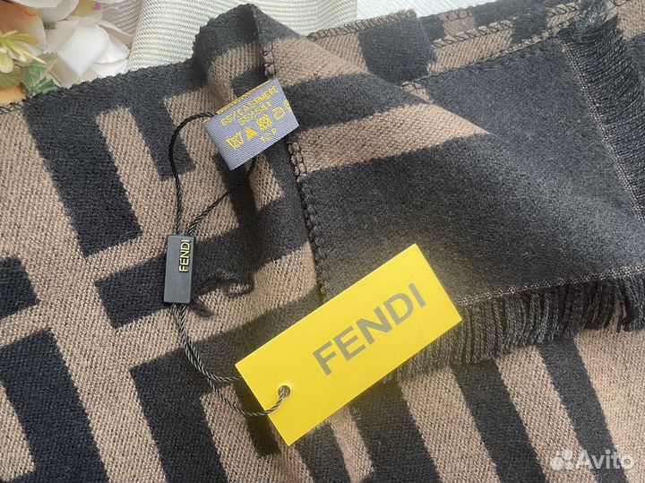 Шарф Fendi