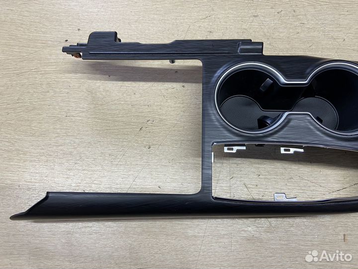 Накладка центральной консоли Toyota Camry 75