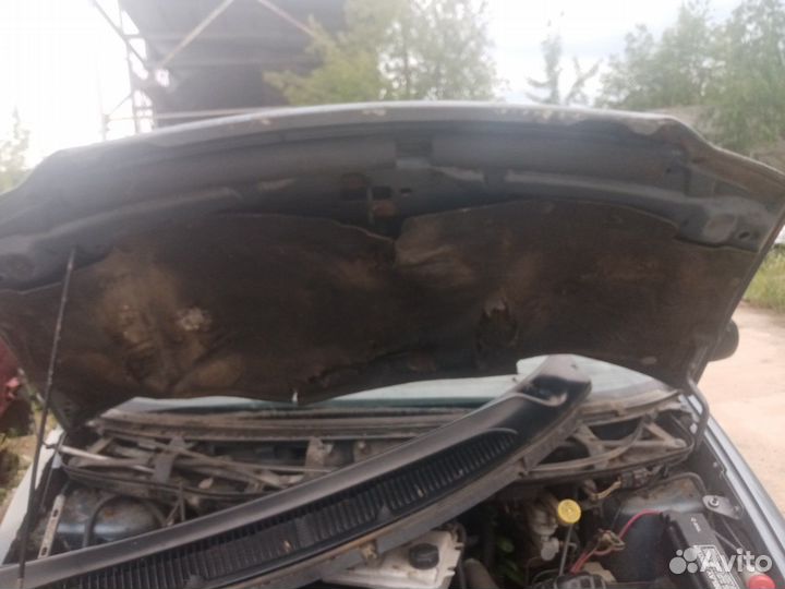 Капот Chrysler Voyager 3