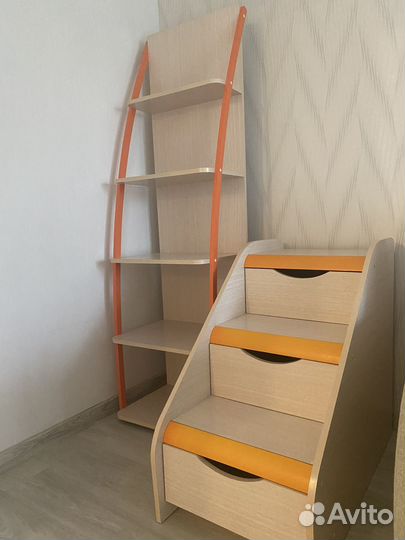 Стеллаж и лестница