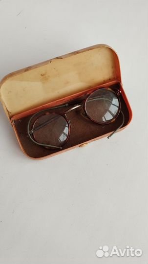 Очки старинные