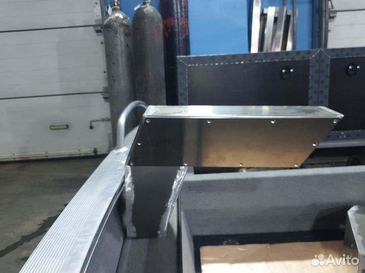 Рулевая консоль для лодки