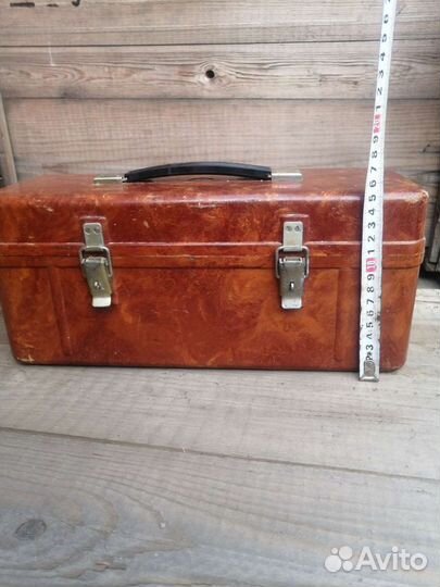 Ящик с ручкой на замочках